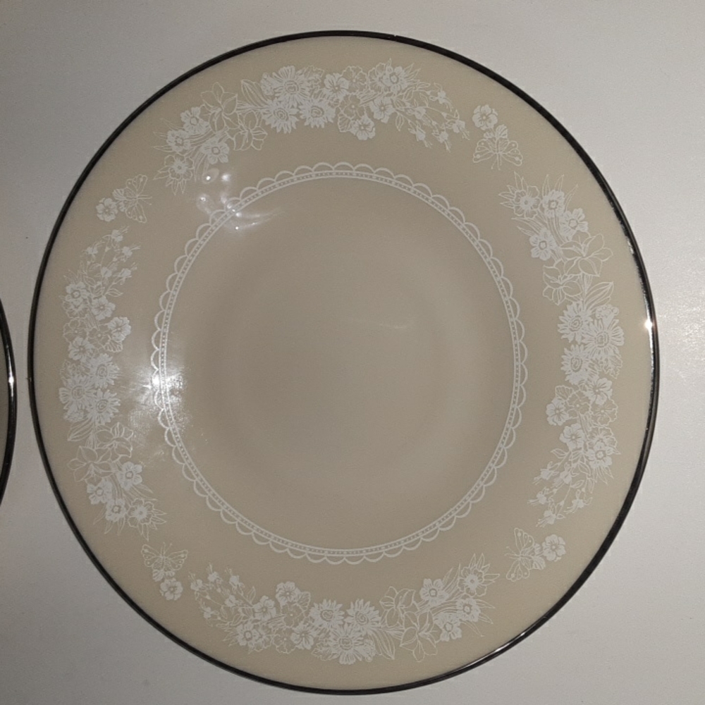 Set of 5 Lenox Snow Flower 6" wide saucers.